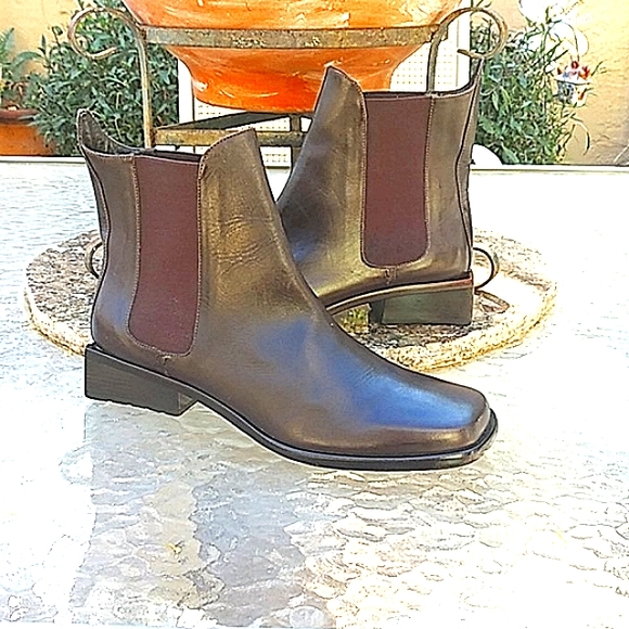 !!!!SOLD!!!!! Cole Haan Chocolate Brown Ankle Boots - Picture 3 of 10